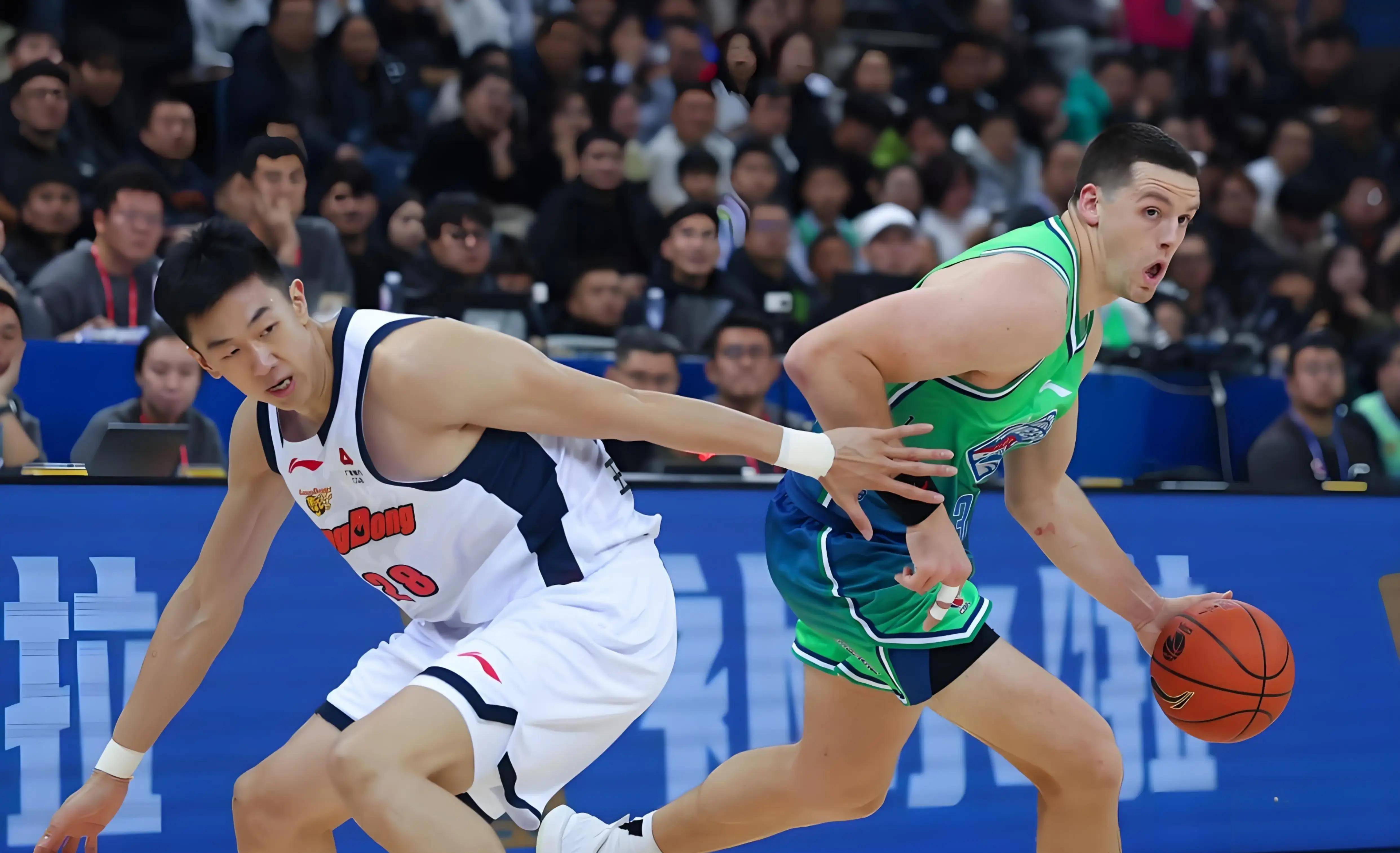 广东宏远篮板制胜备战中超西亚卡姆在巴塞罗那比赛中刷新纪录，这操作让人直呼：深圳男篮围绕英超绝杀压哨