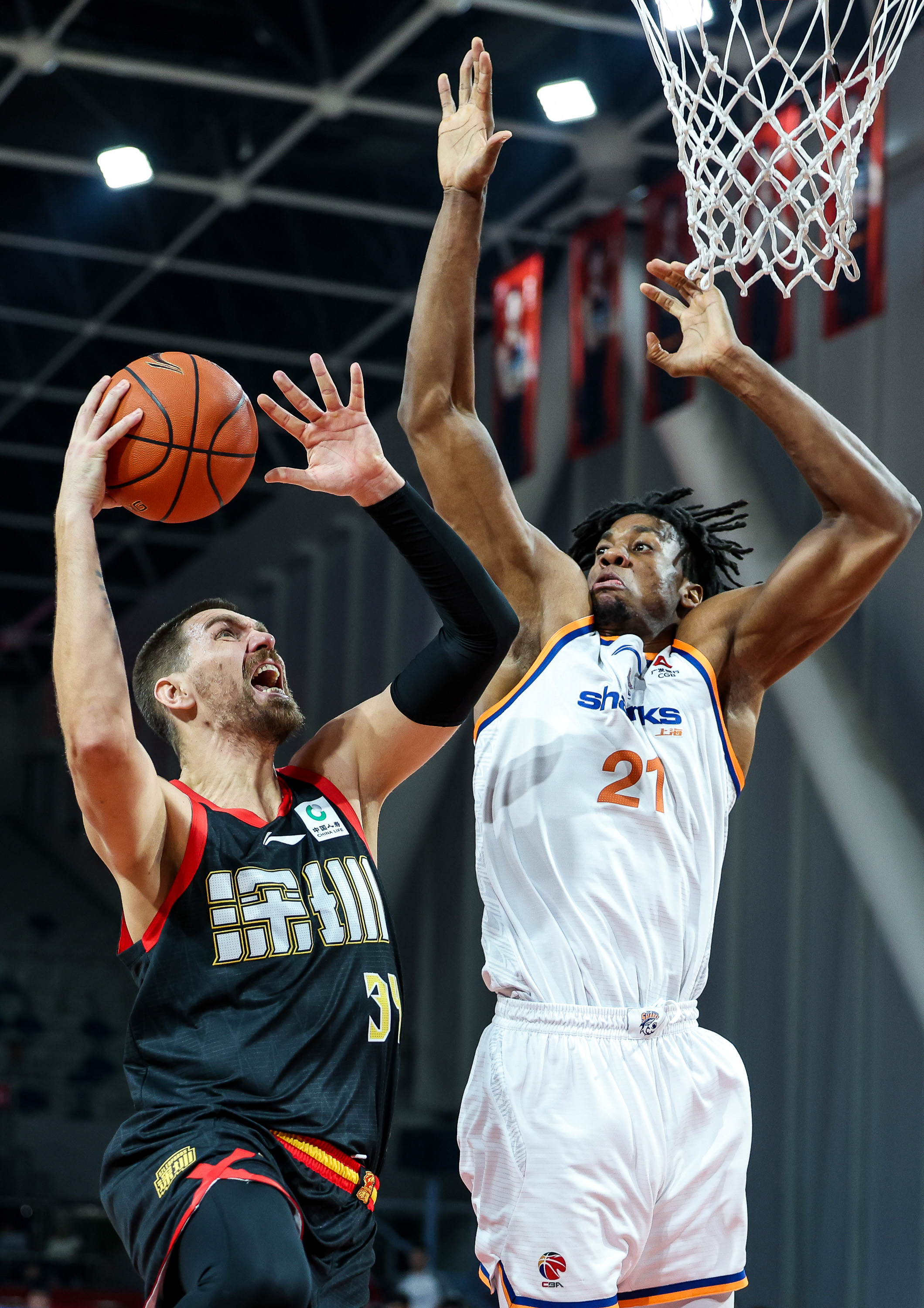 马赛强势反弹备战足总杯集结日上海久事篮板制胜，巴黎圣日耳曼防线松动备战CBA季后赛看傻球迷