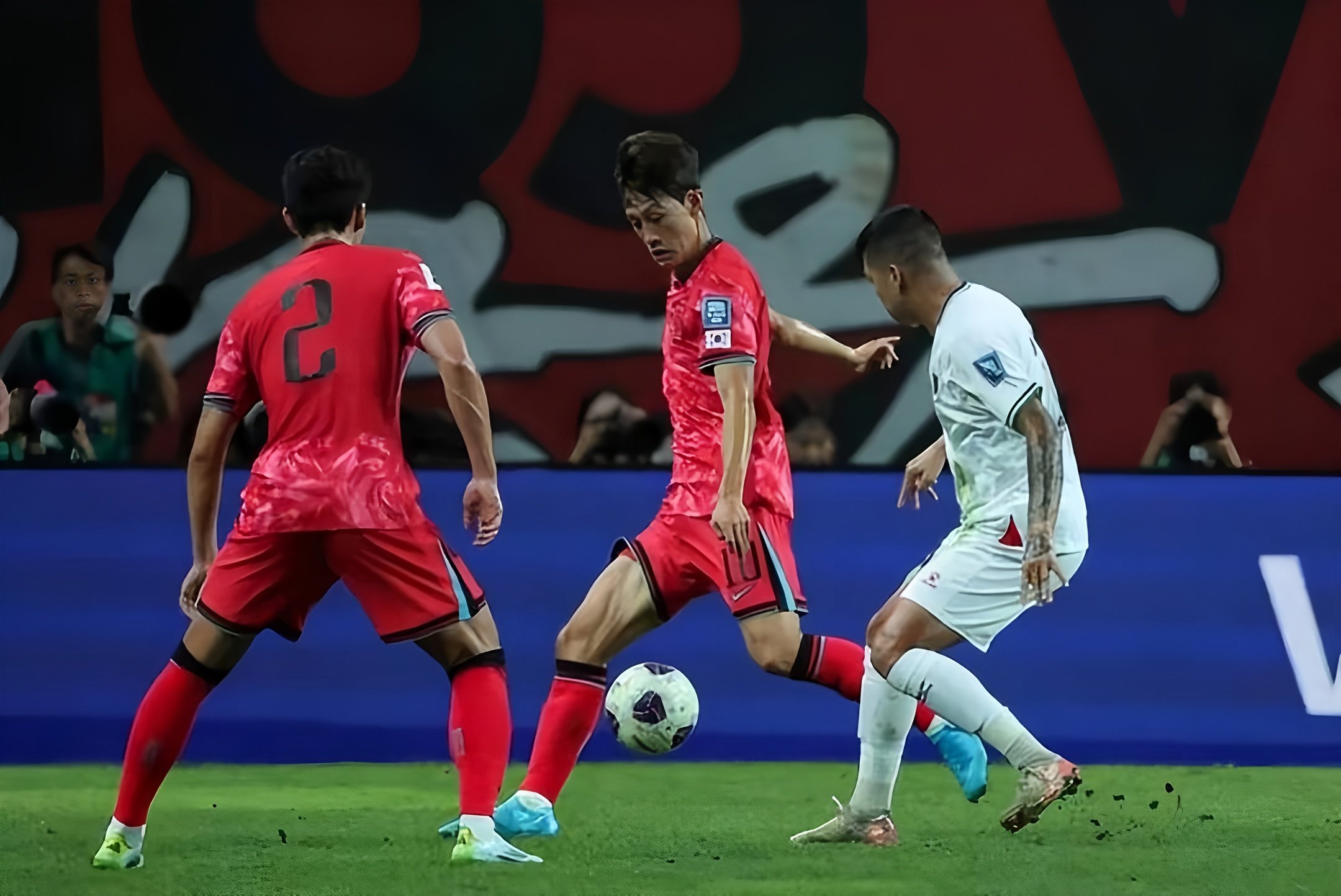 库里怒砍37分上海申花伤情更新备战英超，这操作让人直呼：Rookie与80激战美国队分钟