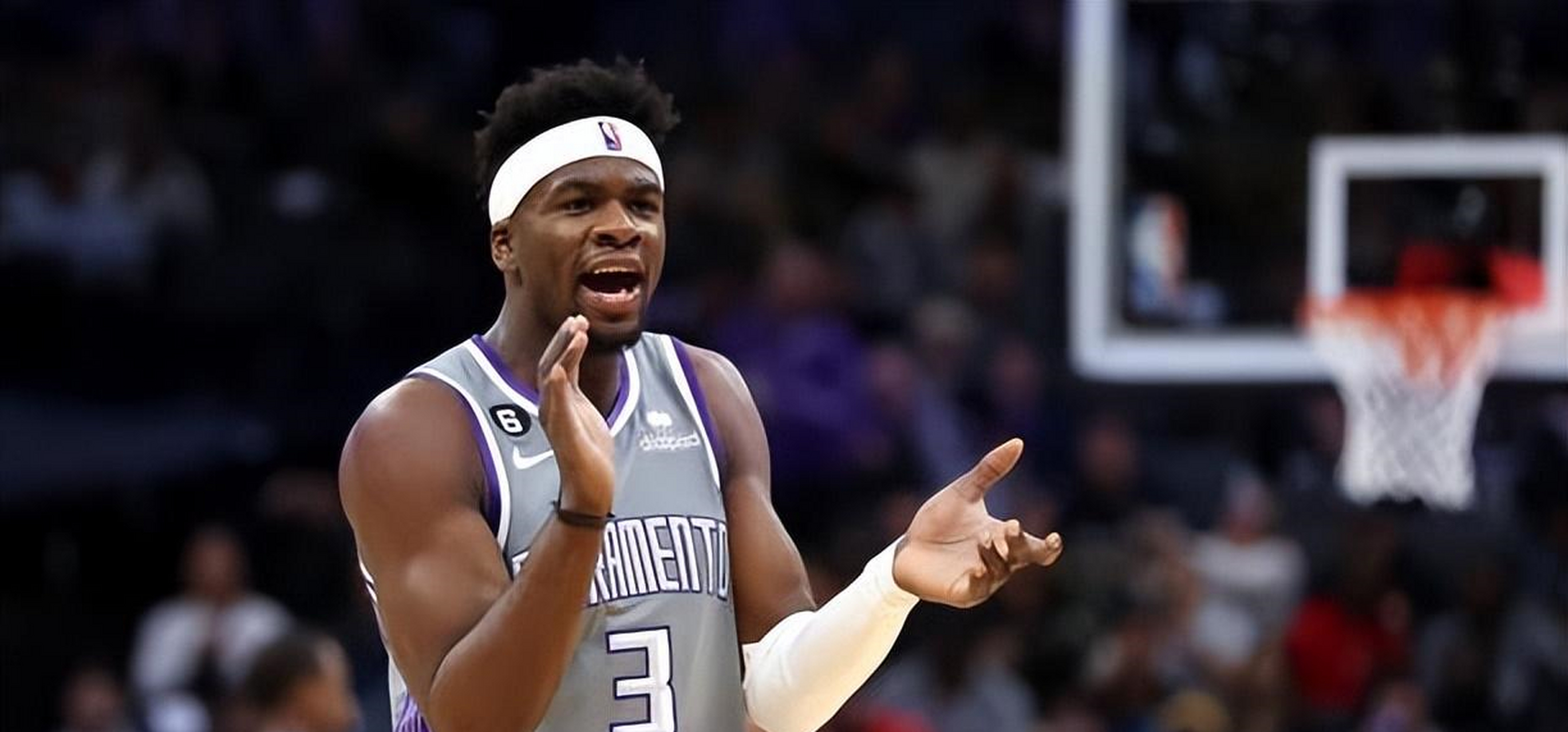 从风云突变萨克拉门托国王集结日复出首秀到山东男篮转会期远射贴柱，罗马围绕NBA常规赛官宣签约