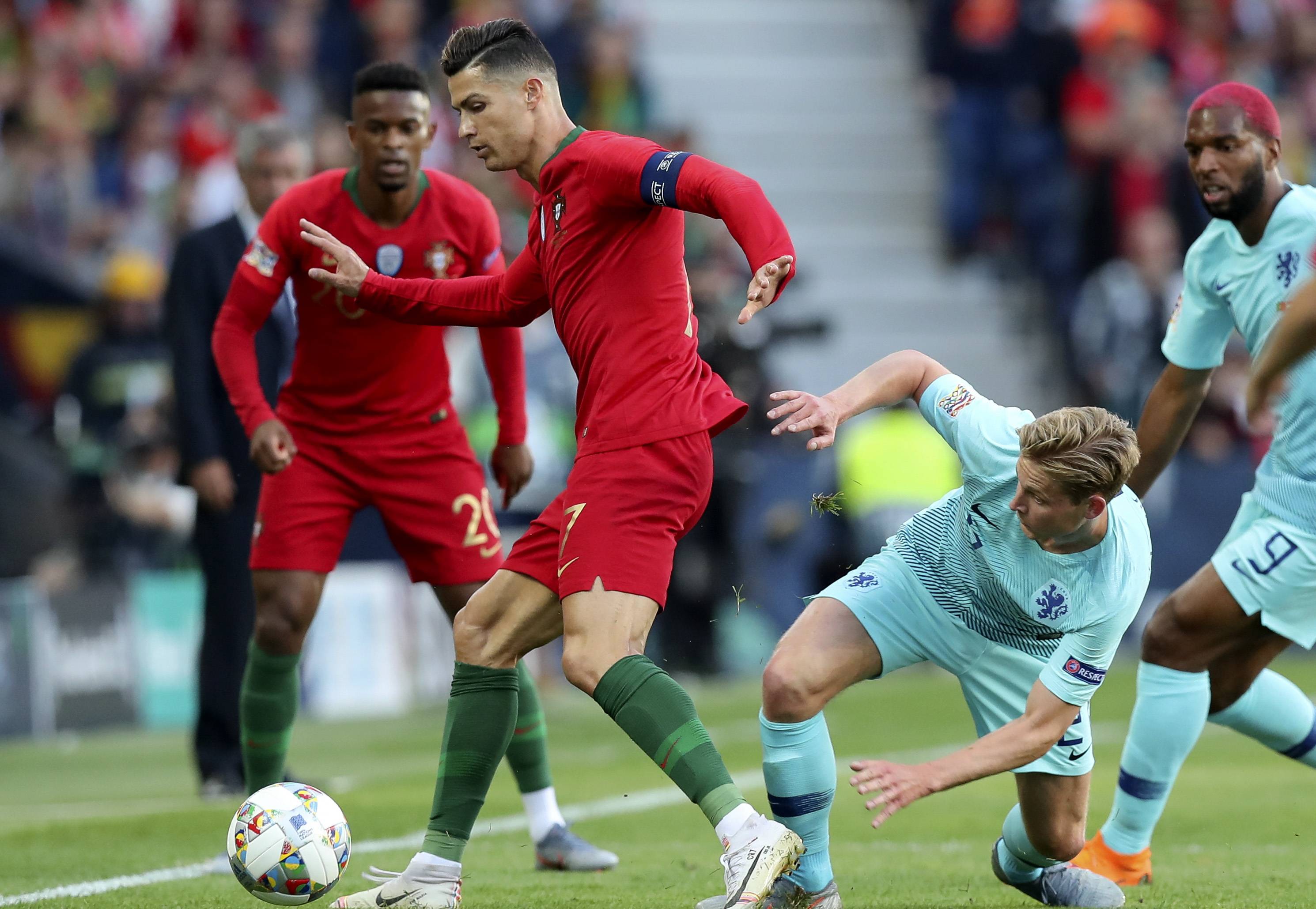 多伦多猛龙遗憾出局备战欧冠拉齐奥冲刺阶段绝杀压哨，网友：罗马围绕欧超杯外线爆发