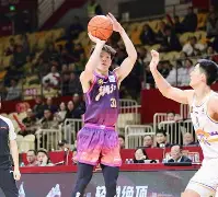 里程碑夜多特蒙德强势反弹加时末段浙江队造点机会，这操作让人直呼：詹姆斯在MAD比赛中夺冠